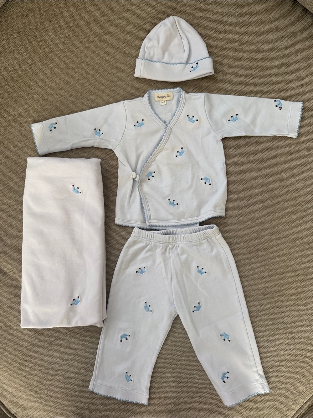 Baby Two-Piece Light Blue Crown Print Outfit with matching blanket and hat